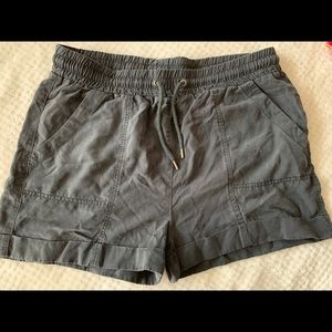 Universal Thread shorts